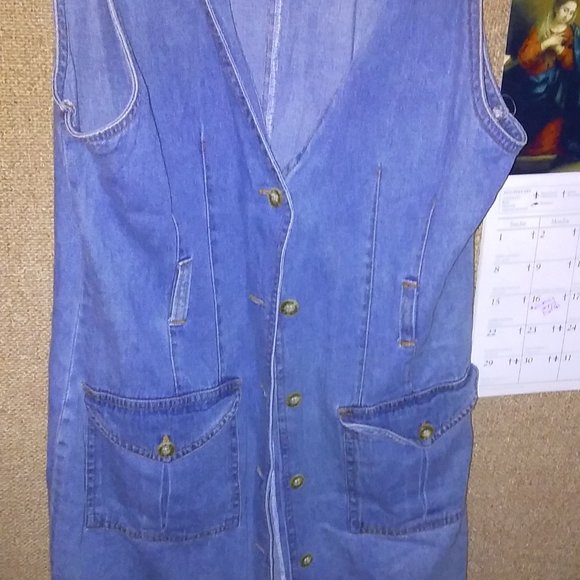 dress - Picture 1 of 1